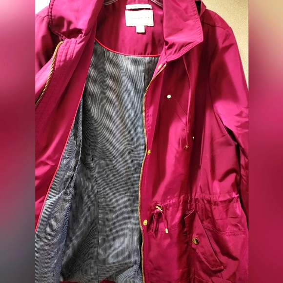 Women's Petite Raspberry Spring rain jacket - Picture 4 of 9